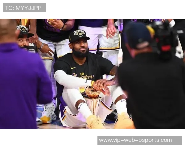 詹姆斯：从篮球场上的传奇到全球文化的象征与影响力解析